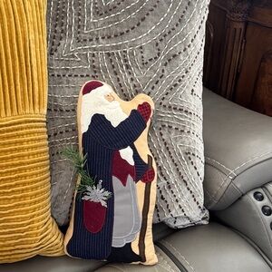 3/$30
Limited edition Artisan Patti Christmas 1996 Santa Decor Pillow # 19/150